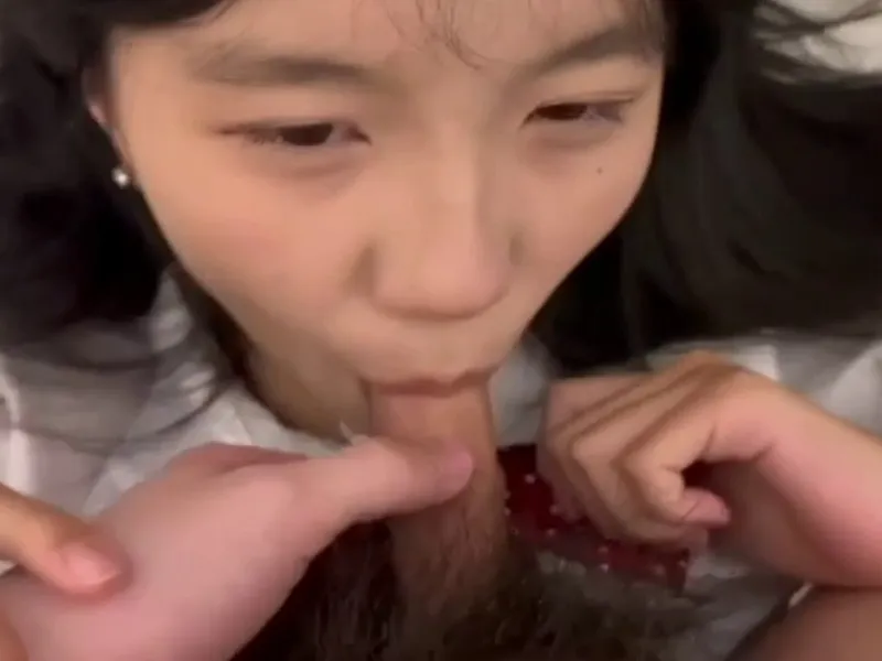 Em loli dễ thương liếm cặc biến em thành con em đào dâm dục p2